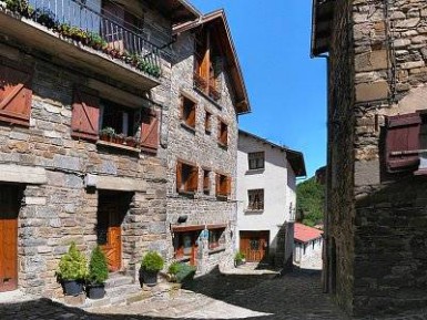 HOTEL RURAL EZKAURRE (Isaba – Navarra) - Foto 1